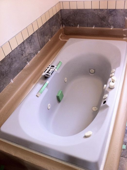 A pastel purple Jacuzzi tub in a newly refinished bathroom