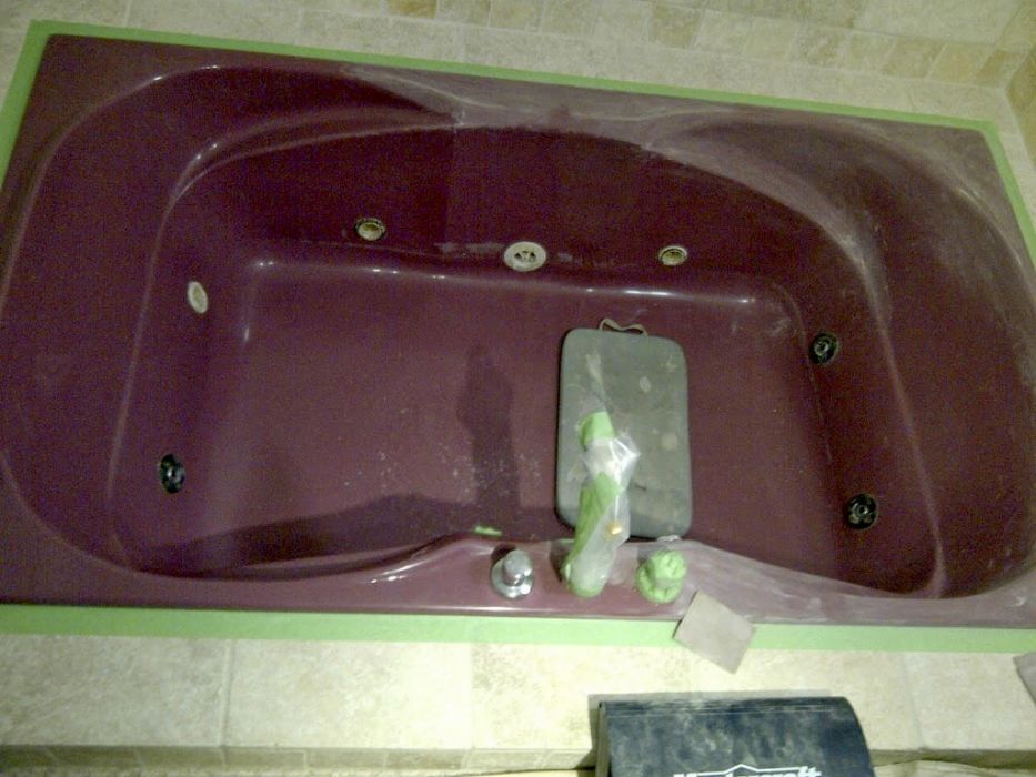 A purple bathtub - a decorators nightmare.